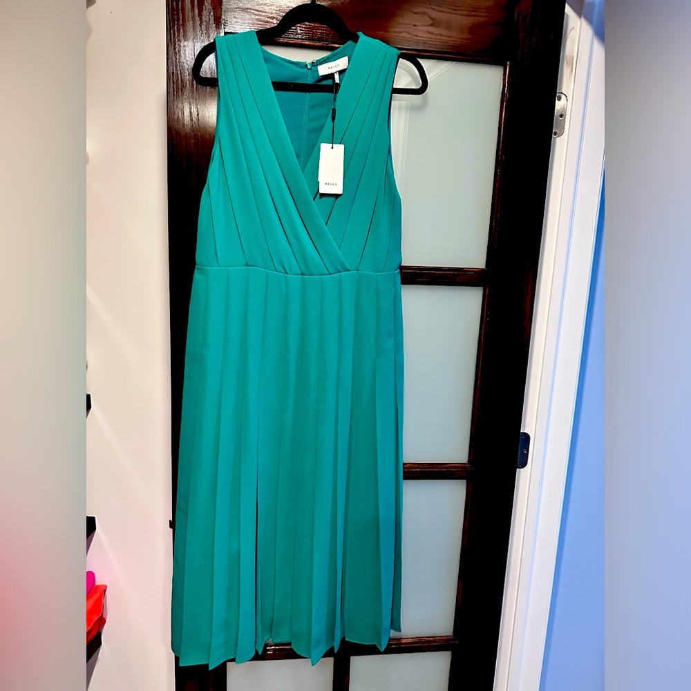 REISS - Stunning Green pleated midi dress. NWT